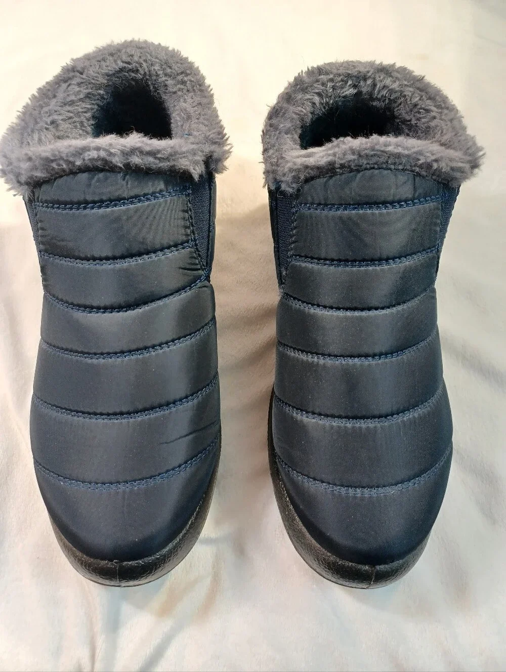 bj women's navy gray quilted faux fur lined winter ankle boots size 9M 40